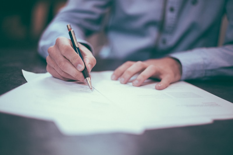 Documentos legales y contratos de derecho civil